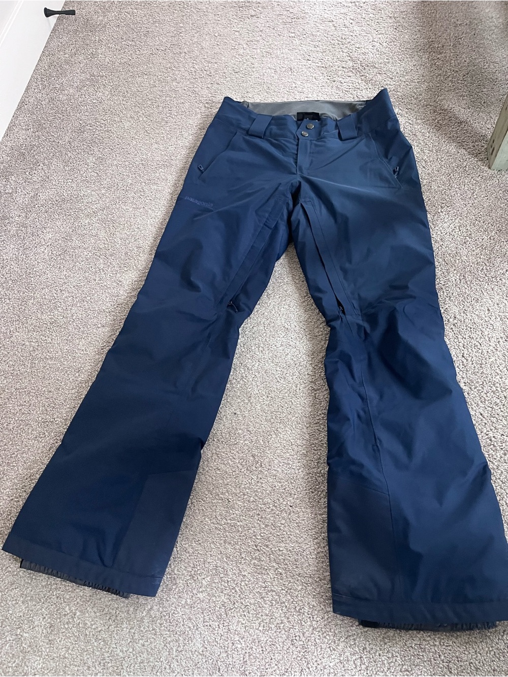 Women’s insulated Patagonia snow pants